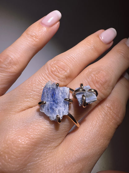 Verstellbarer Kristallblau-Kryonit-Ring aus 18k vergoldetem Kupfer – beruhigender Kristallschmuck