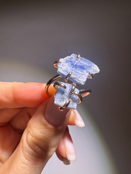 Verstellbarer Kristallblau-Kryonit-Ring aus 18k vergoldetem Kupfer – beruhigender Kristallschmuck