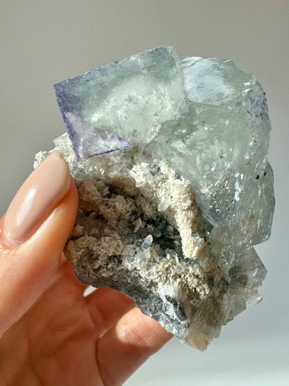 Wunderschöner Fluorit - 7.3cm, 347g