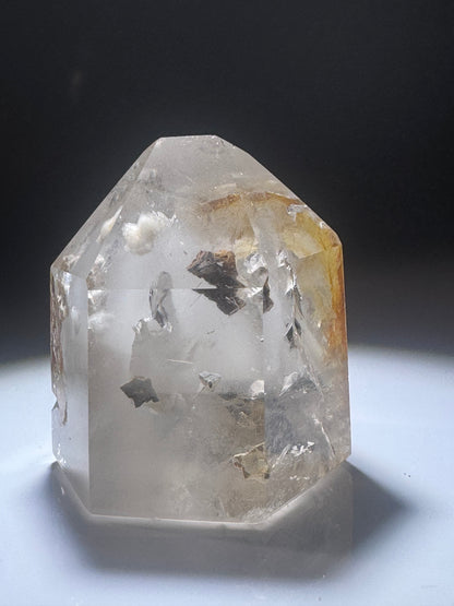 Lodalit-Kristall 4,5x4 cm – Bergkristall mit Inklusionen