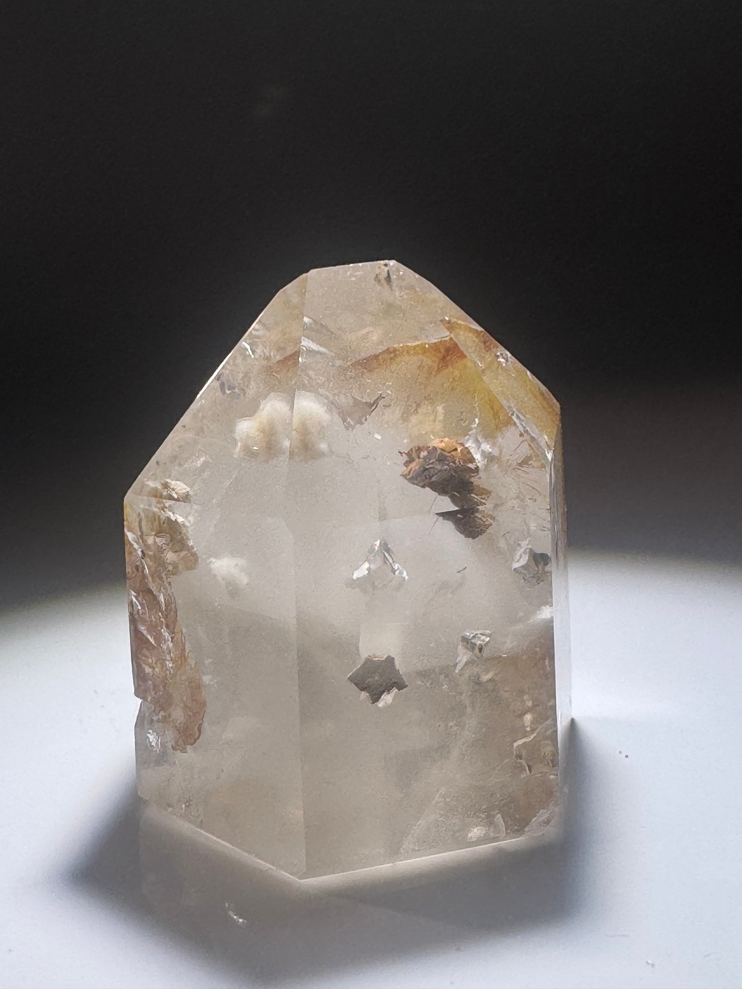 Lodalit-Kristall 4,5x4 cm – Bergkristall mit Inklusionen