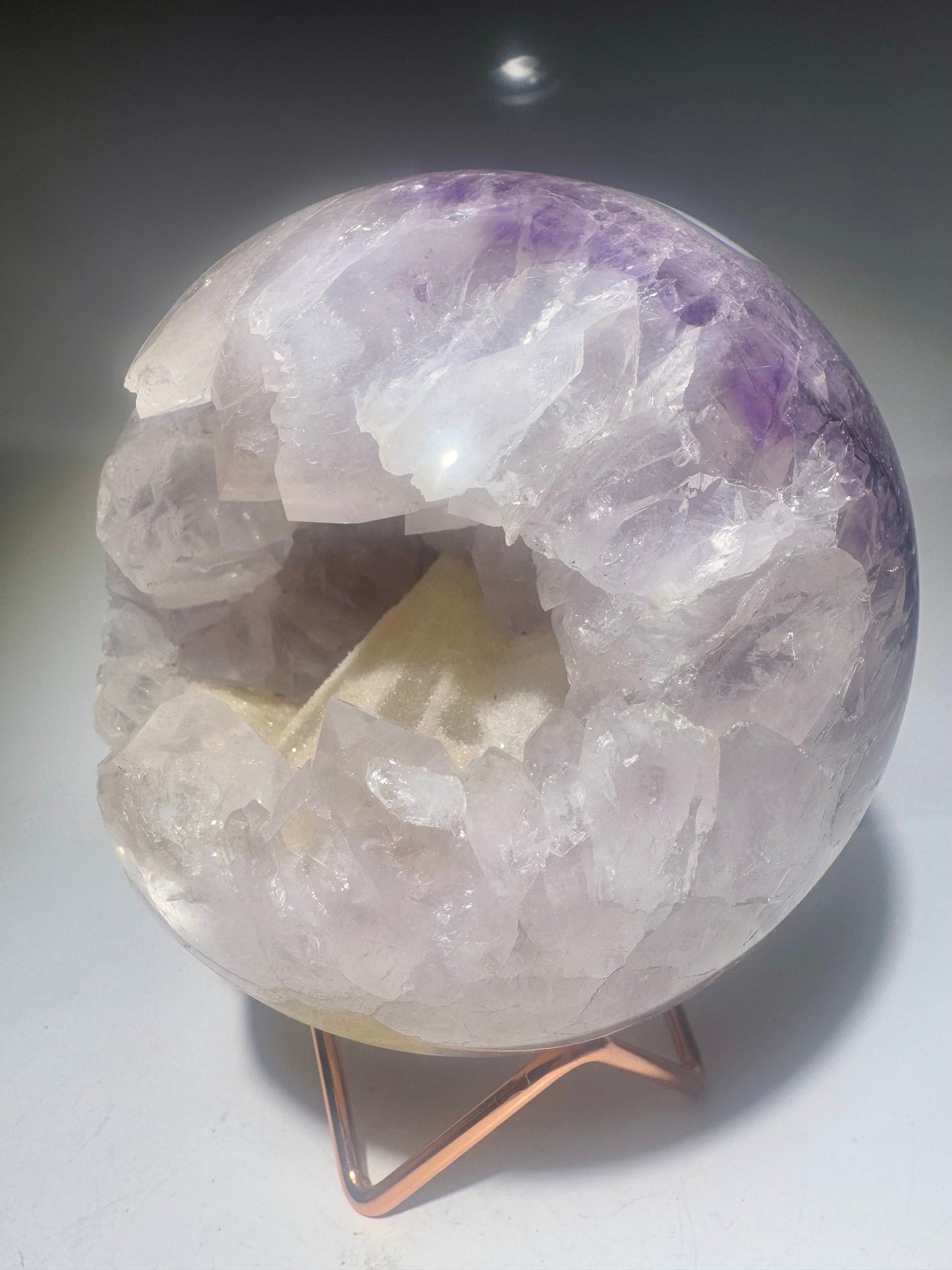 Exklusive Amethyst–Quarz Kugel mit funkelndem Kalzit – 13 cm pure Magie 💎