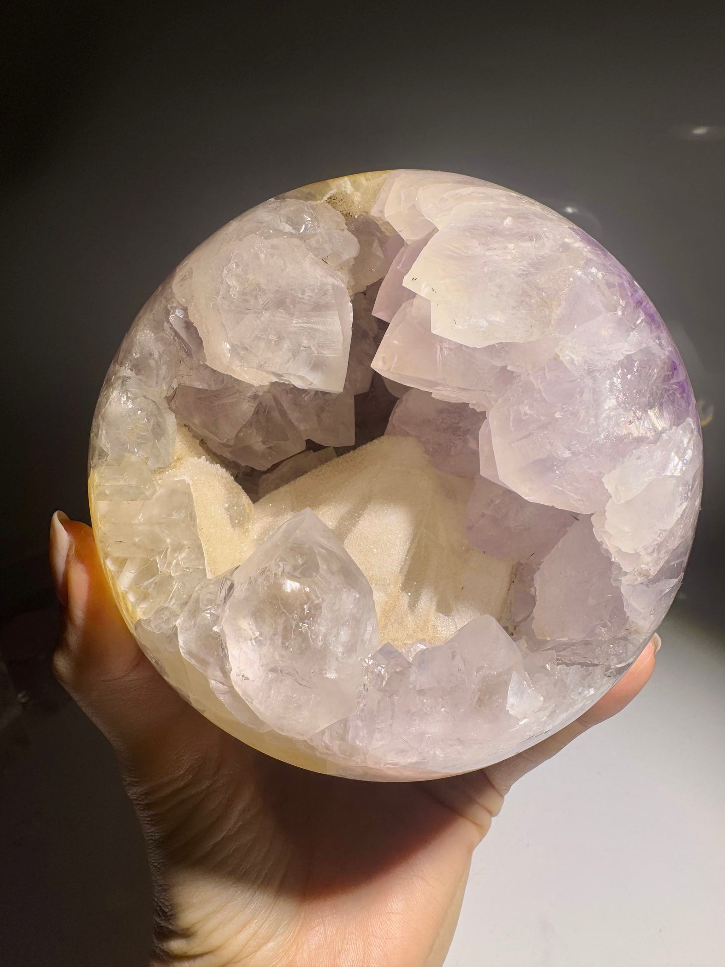 Exklusive Amethyst–Quarz Kugel mit funkelndem Kalzit – 13 cm pure Magie 💎