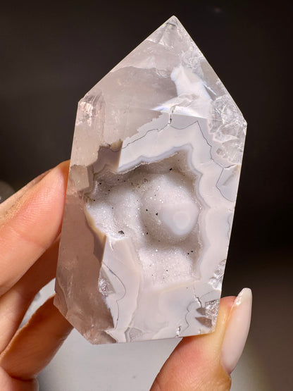 Achat-Spitze 7 cm Weiss-Blau – Brasilien | UNIQUE CRYSTALS
