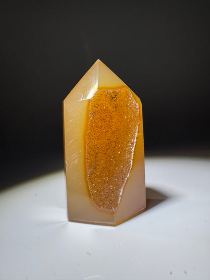 Süsse orangebraune Achat-Spitze aus Brasilien