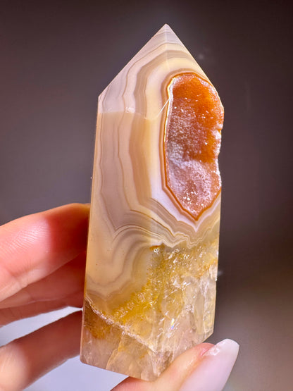 Süsse orangebraune Achat-Spitze aus Brasilien 6.7cm