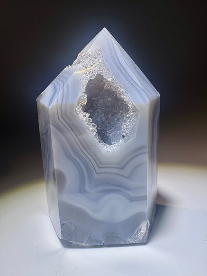 Achat-Spitze 7 cm Weiss-Blau – Brasilien | UNIQUE CRYSTALS