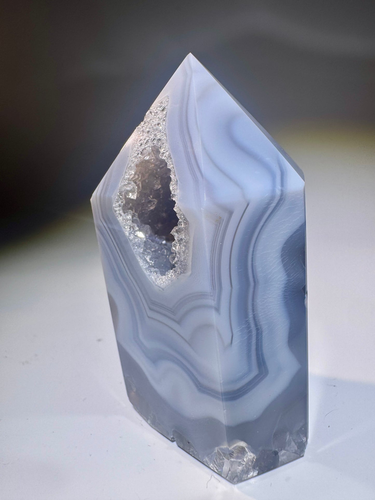 Achat-Spitze 7 cm Weiss-Blau – Brasilien | UNIQUE CRYSTALS
