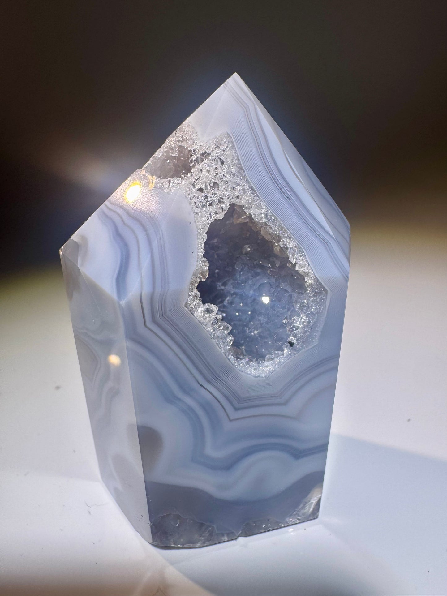 Achat-Spitze 7 cm Weiss-Blau – Brasilien | UNIQUE CRYSTALS
