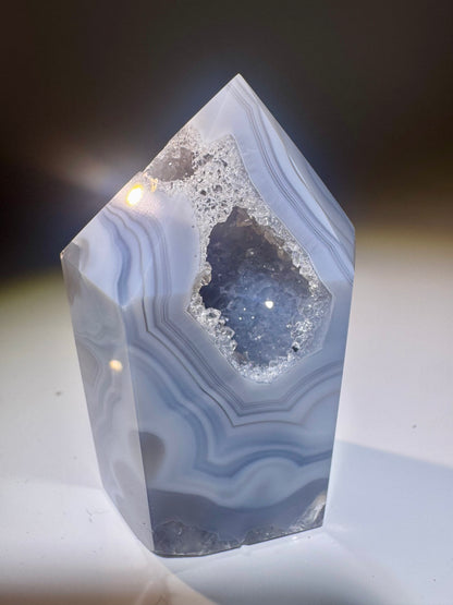 Achat-Spitze 7 cm Weiss-Blau – Brasilien | UNIQUE CRYSTALS