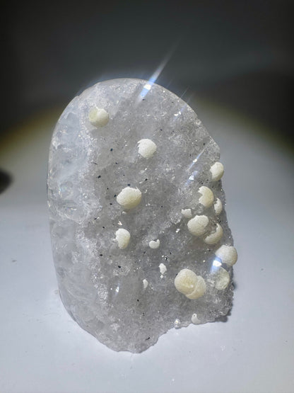 Bezaubernde Achat Druse 6 cm weiss aus Brasilien