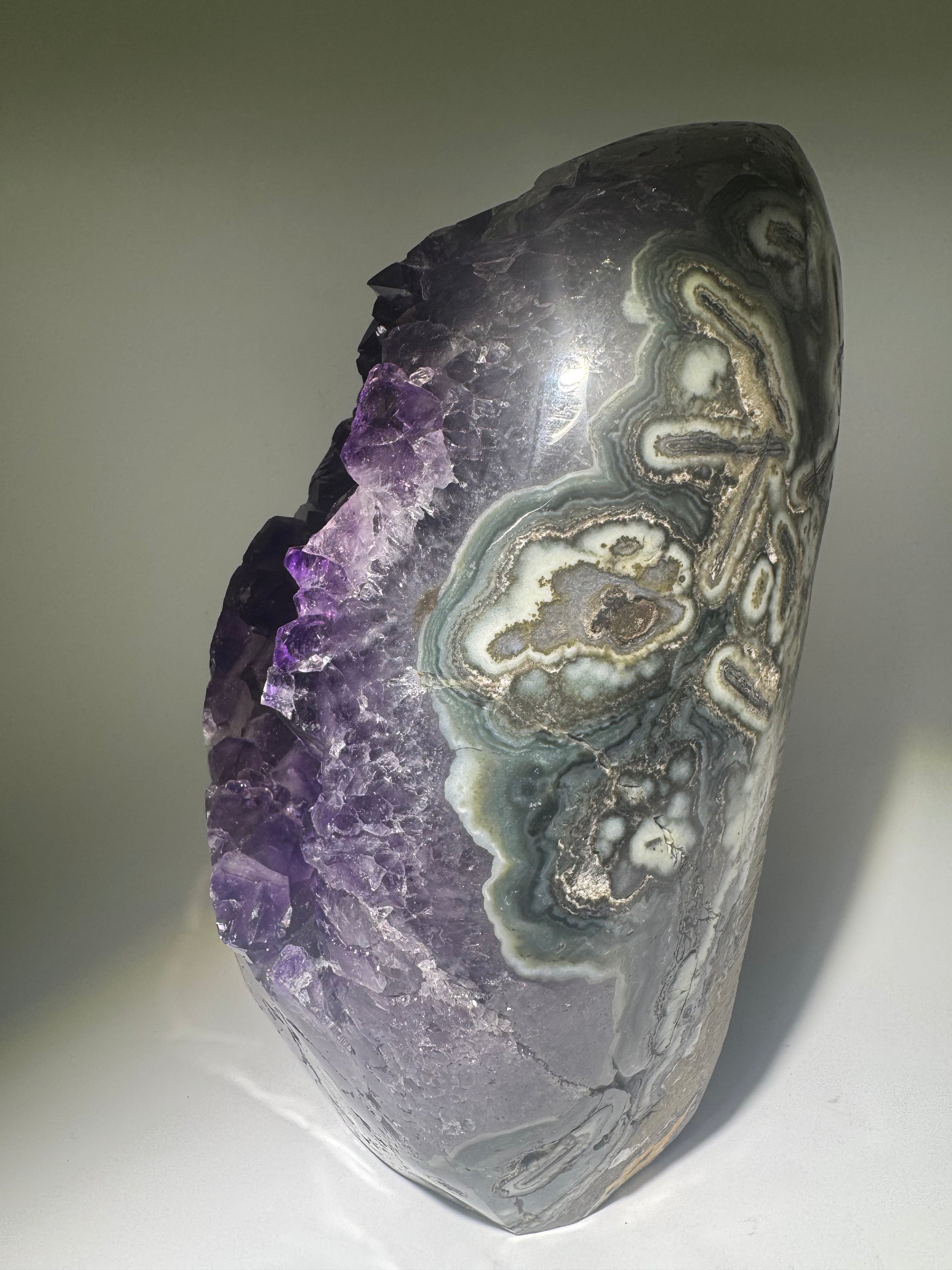 Exklusiver Amethyst mit Kalzit-Formation – Cutbase 21.5 cm – Tiefviolett & sugary – Uruguay Unikat