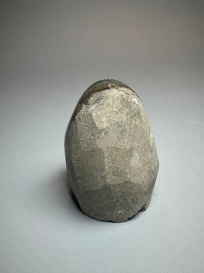 Améthyste taillée rare en noir - 5,5 cm, 109 cm