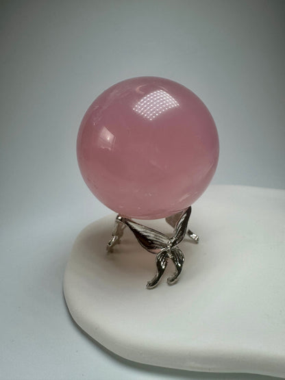 Bezaubernde Rosenquarz Kugel 💗 - 4.7cm, 152g