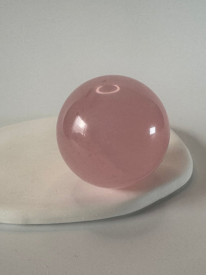 Bezaubernde Rosenquarz Kugel 💗 - 4.7cm, 152g
