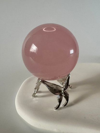 Wunderschöne Rosenquarz Kugel 💞 - 4.5cm, 129g