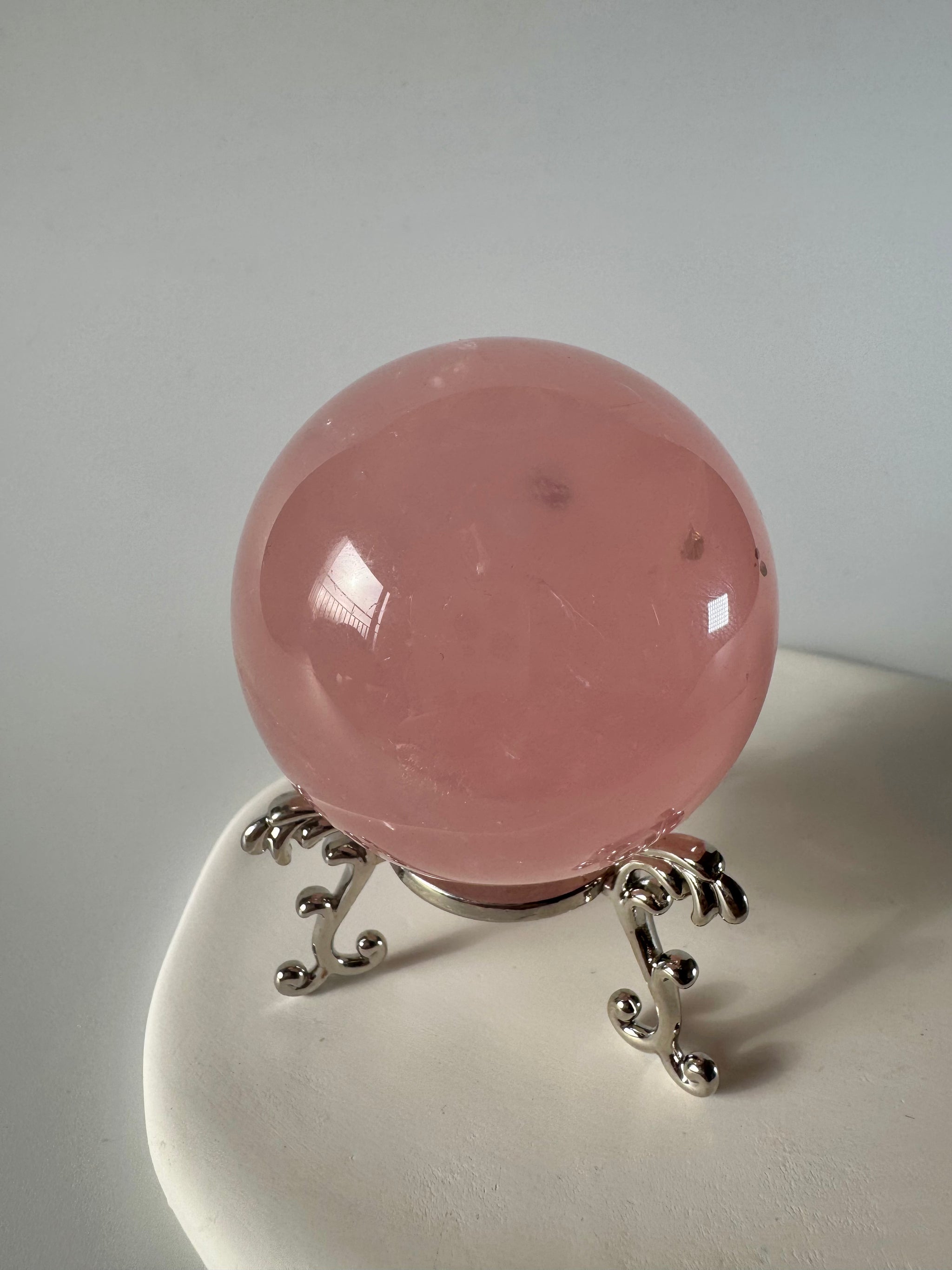 Bezaubernde Rosenquarz Kugel 💗 - 5.4cm, 220g