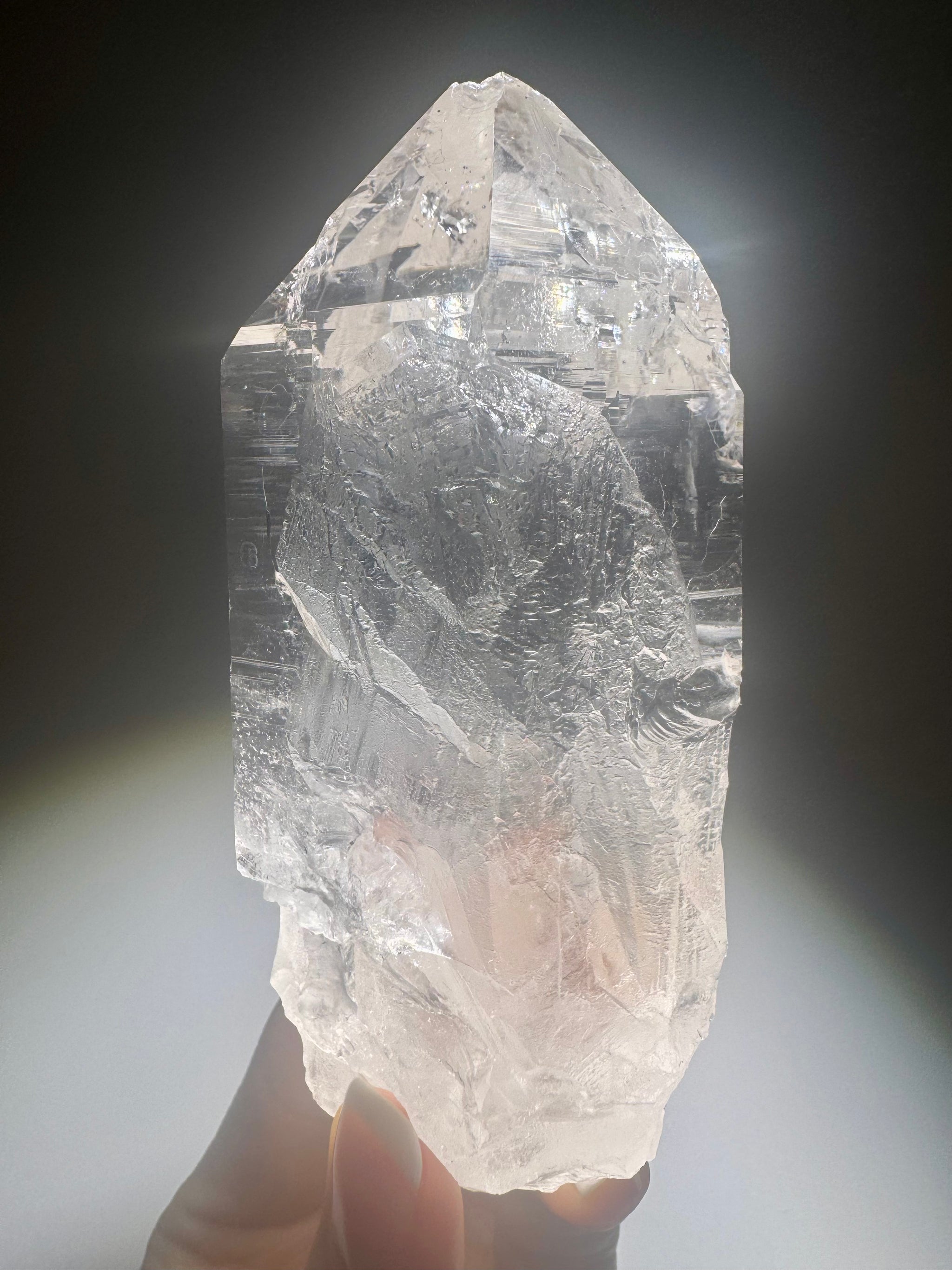Himalaya-Quarz Spitze mit lemurischen Linien – 11,7 cm – einzigartiger Hochgebirgskristall mit natürlichem Funkeln