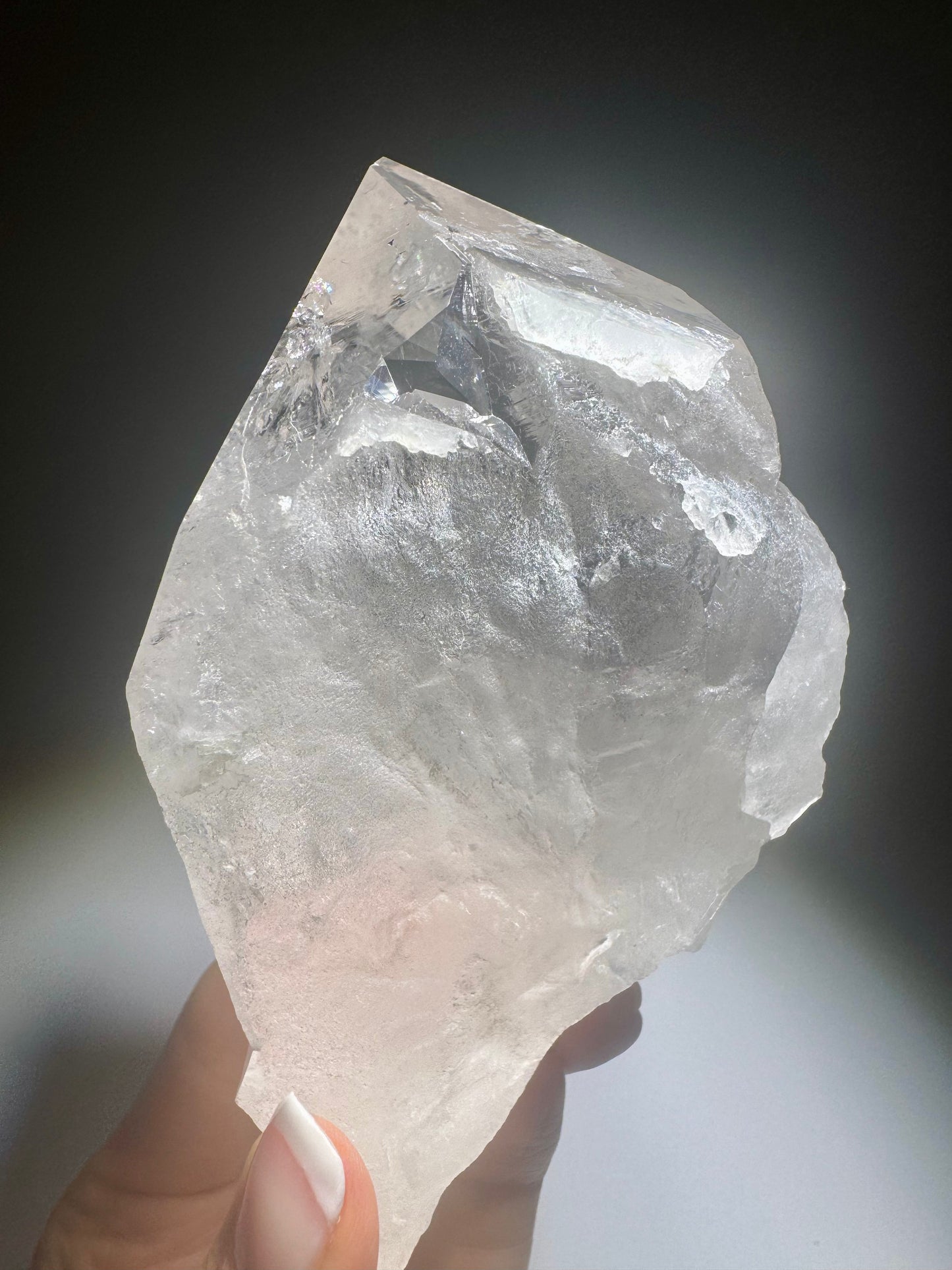 Himalaya Quarzspitze – 11 cm, 495 g – klare Kristallspitze in Museumsqualität