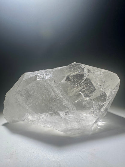 Himalaya Quarzspitze – 11 cm, 495 g – klare Kristallspitze in Museumsqualität