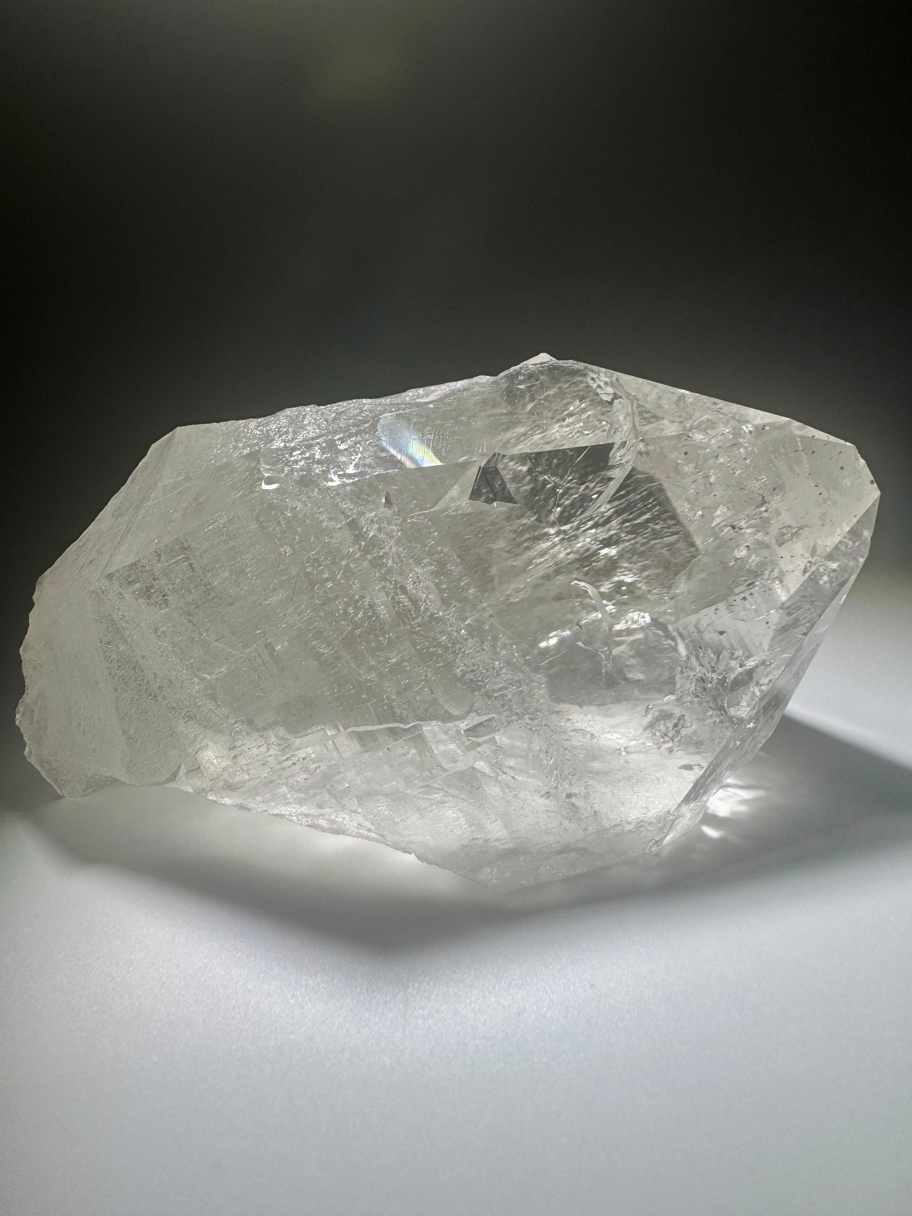 Himalaya Quarzspitze – 11 cm, 495 g – klare Kristallspitze in Museumsqualität