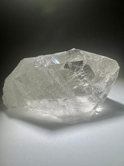 Himalaya Quarzspitze – 11 cm, 495 g – klare Kristallspitze in Museumsqualität
