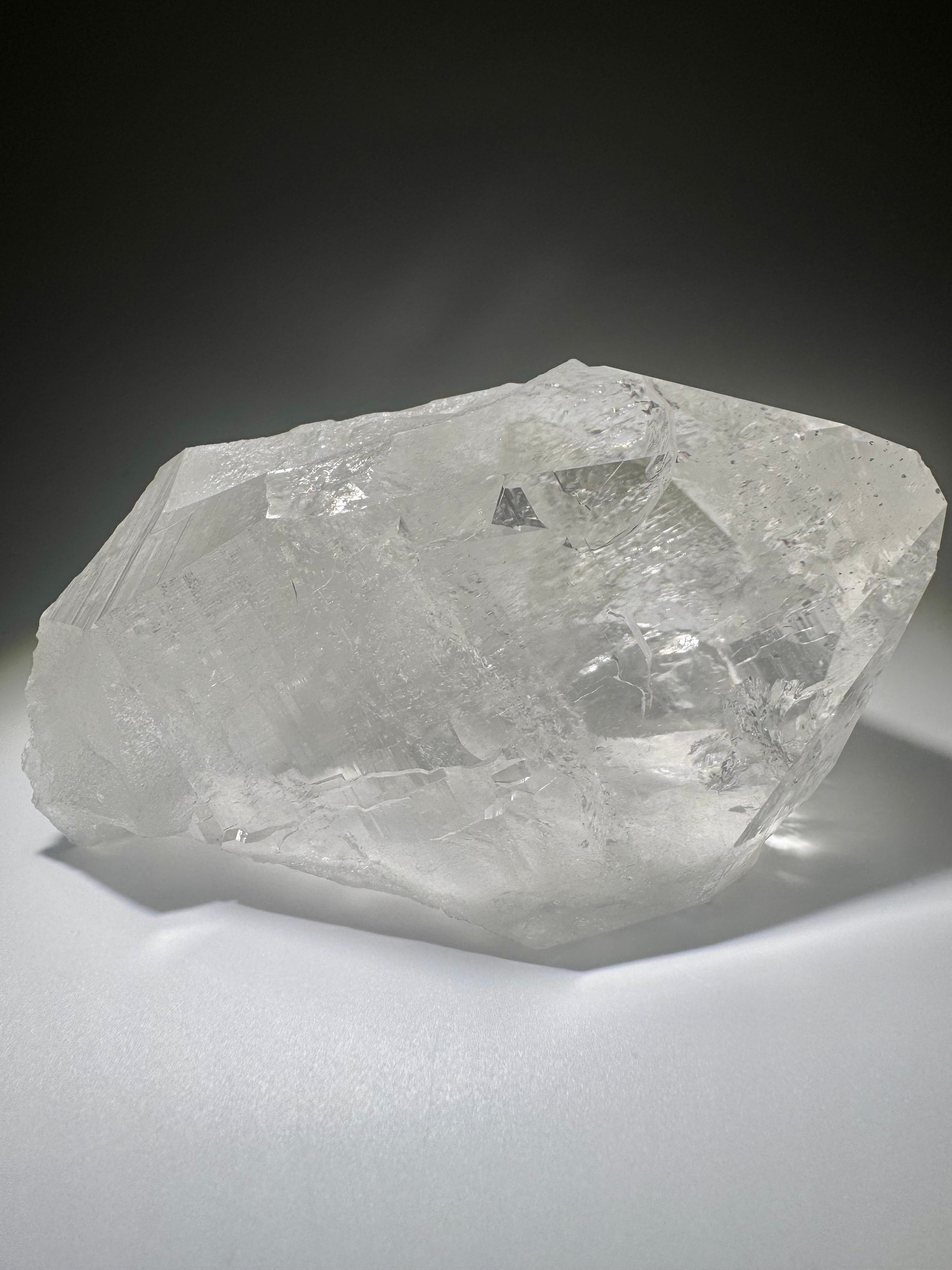 Himalaya Quarzspitze – 11 cm, 495 g – klare Kristallspitze in Museumsqualität