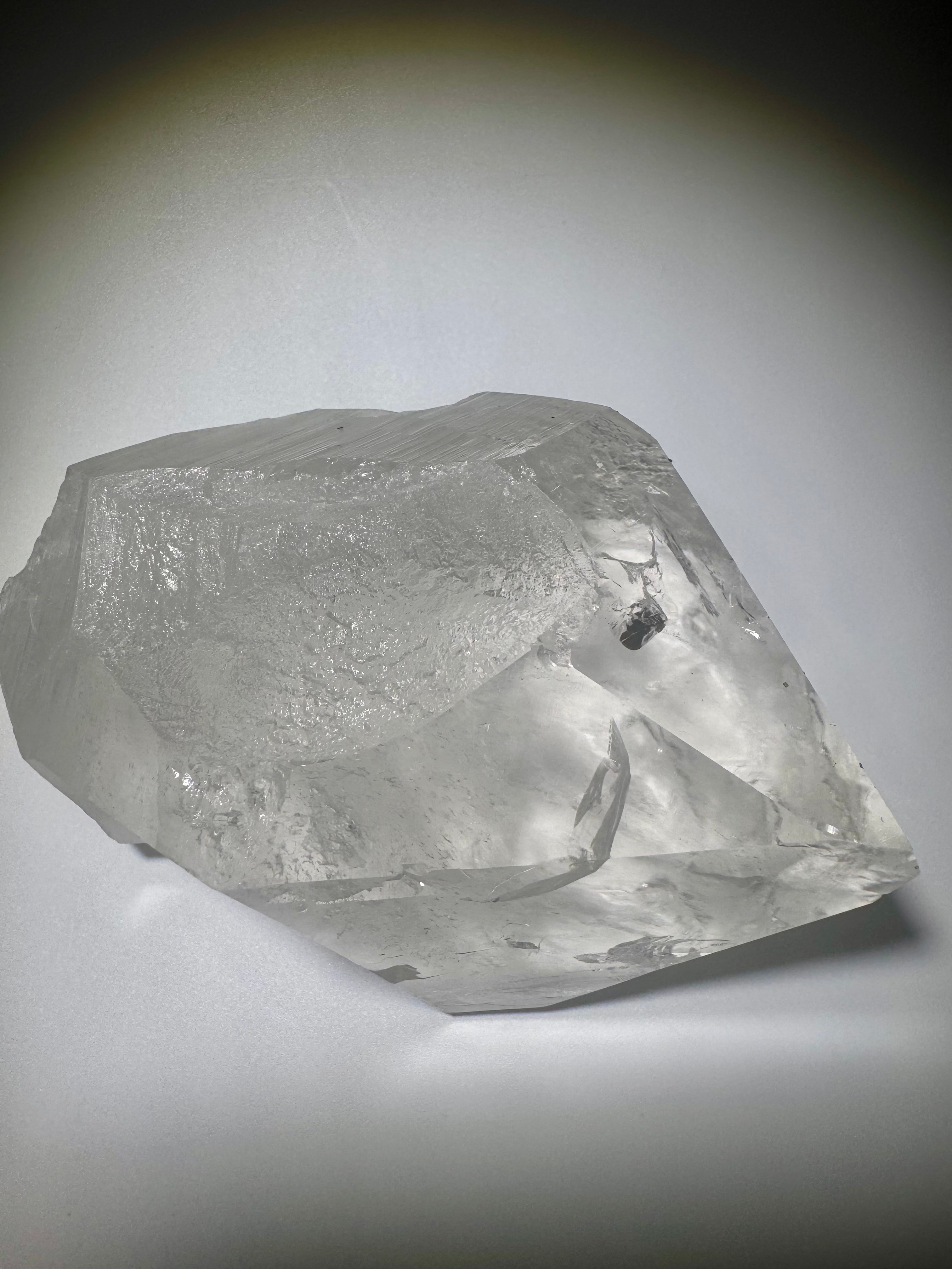 Himalaya Quarzspitze – 11 cm, 495 g – klare Kristallspitze in Museumsqualität