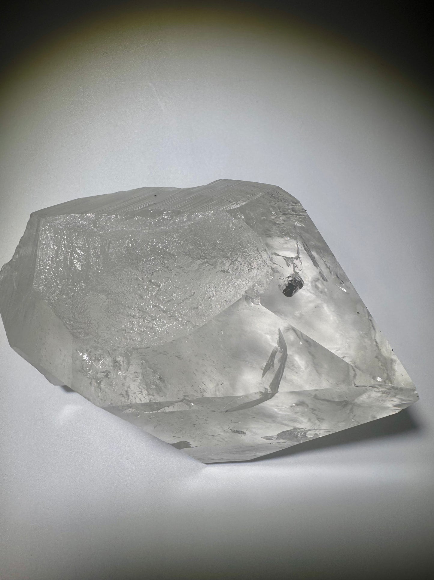 Himalaya Quarzspitze – 11 cm, 495 g – klare Kristallspitze in Museumsqualität