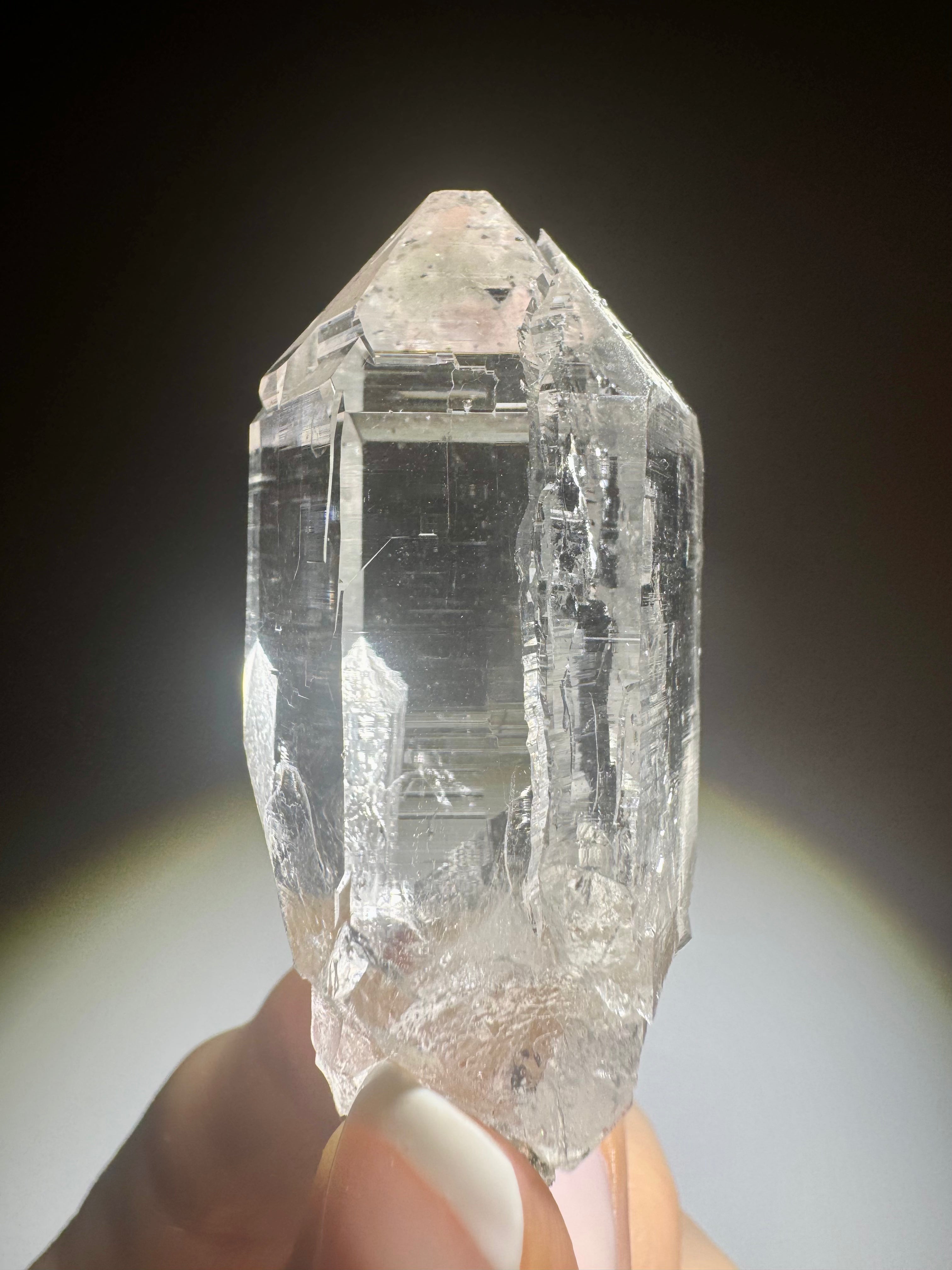 Himalaya-Quarz 5.5 cm mit lemurischen Linien & Diamantlicht – roh & klar