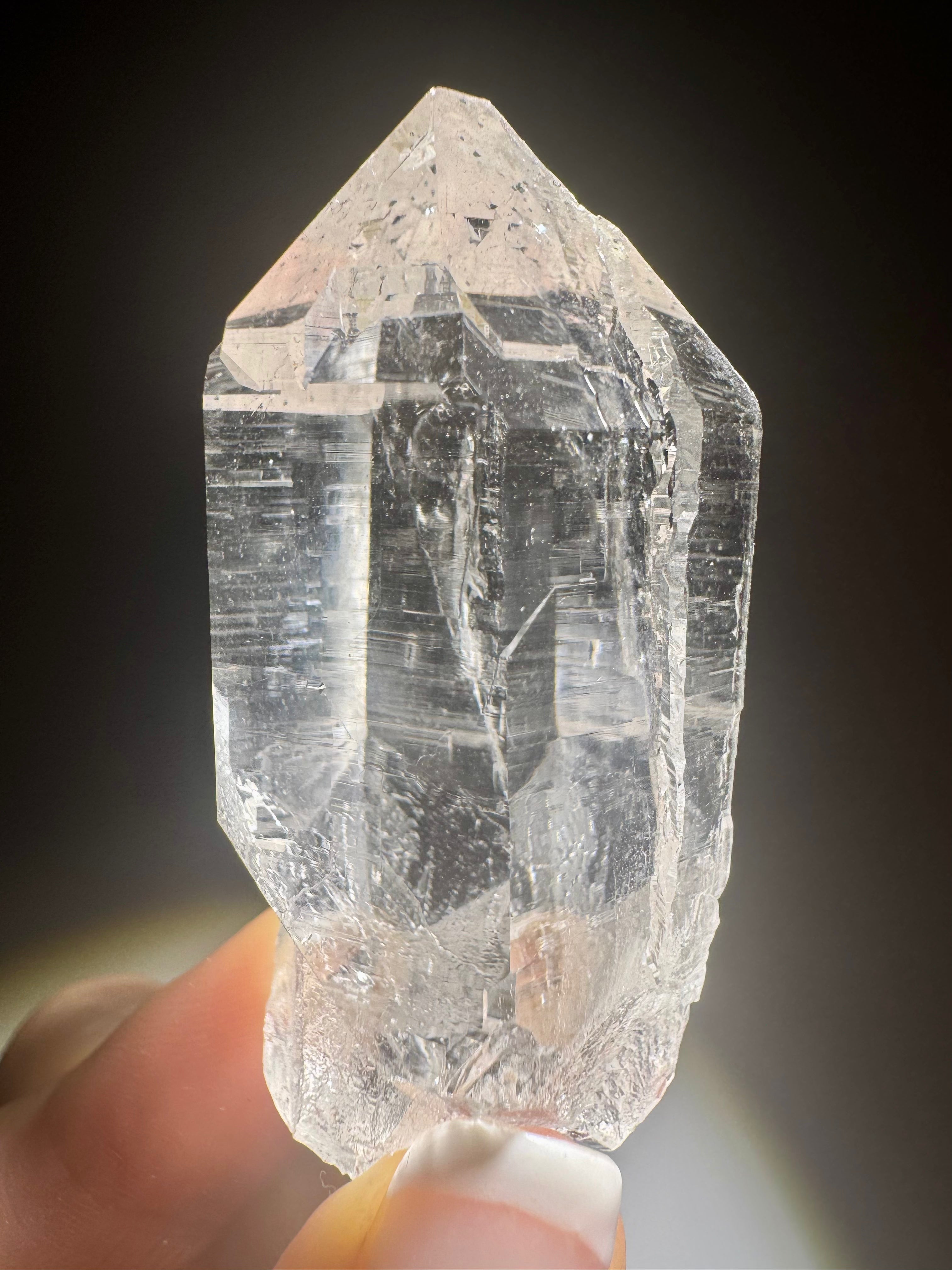 Himalaya-Quarz 5.5 cm mit lemurischen Linien & Diamantlicht – roh & klar