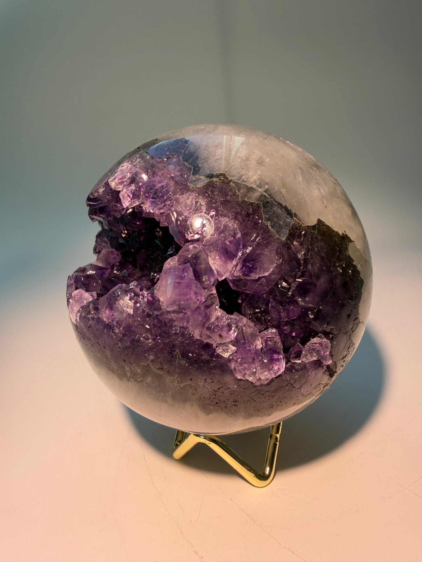 Tiefviolette Amethystkugel 10 cm - 1,38 kg Kristallkraft