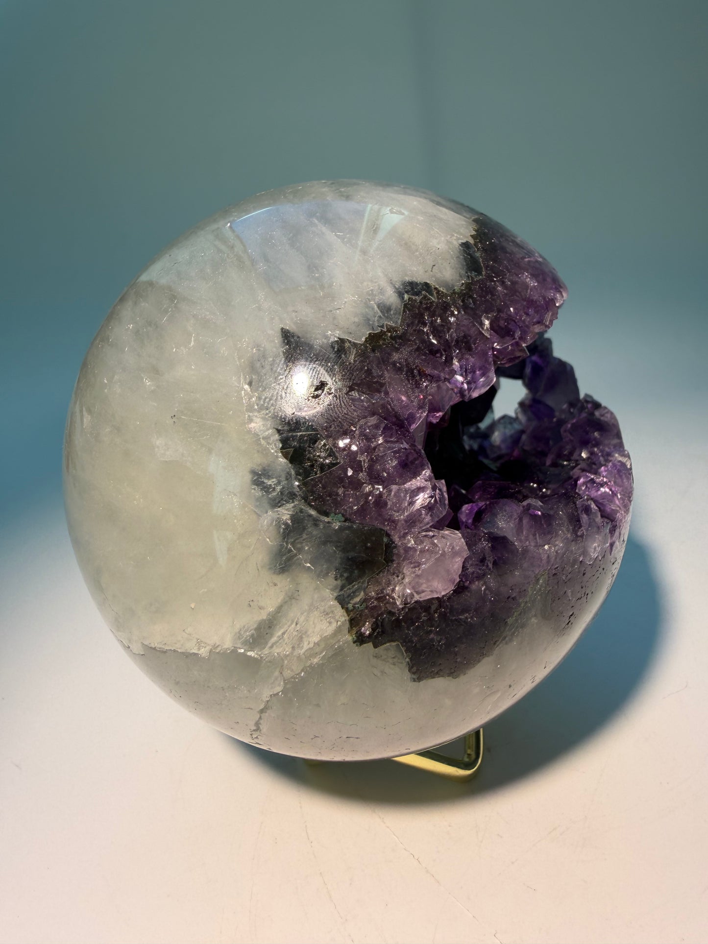 Tiefviolette Amethystkugel 10 cm - 1,38 kg Kristallkraft