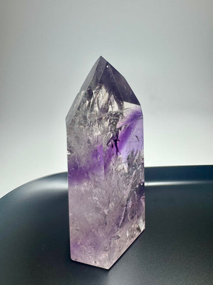 Améthyste fantôme avec arc-en-ciel (ultra claire) 💜 - 7,8 cm, 118 g