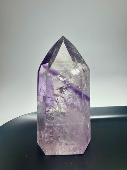 Améthyste fantôme avec arc-en-ciel (ultra claire) 💜 - 7,8 cm, 118 g