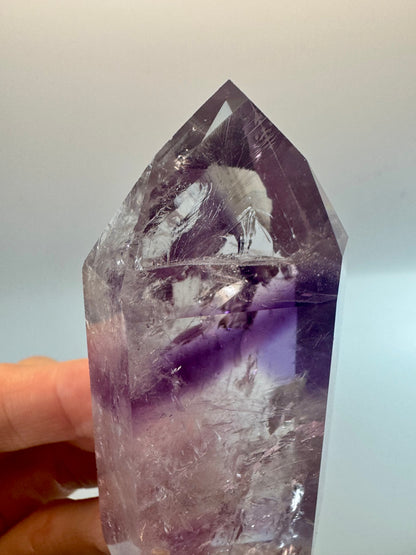 Améthyste fantôme avec arc-en-ciel (ultra claire) 💜 - 7,8 cm, 118 g