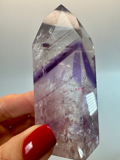 Améthyste fantôme avec arc-en-ciel (ultra claire) 💜 - 7,8 cm, 118 g