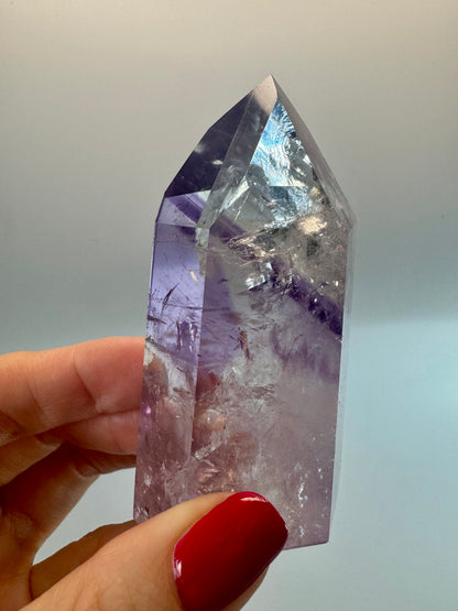 Améthyste fantôme avec arc-en-ciel (ultra claire) 💜 - 7,8 cm, 118 g