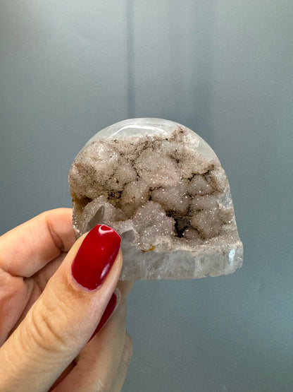 Rainbow Amethyst Cutbase Uruguay – 5 cm, 137 g, Funkelnd & Edel ✨