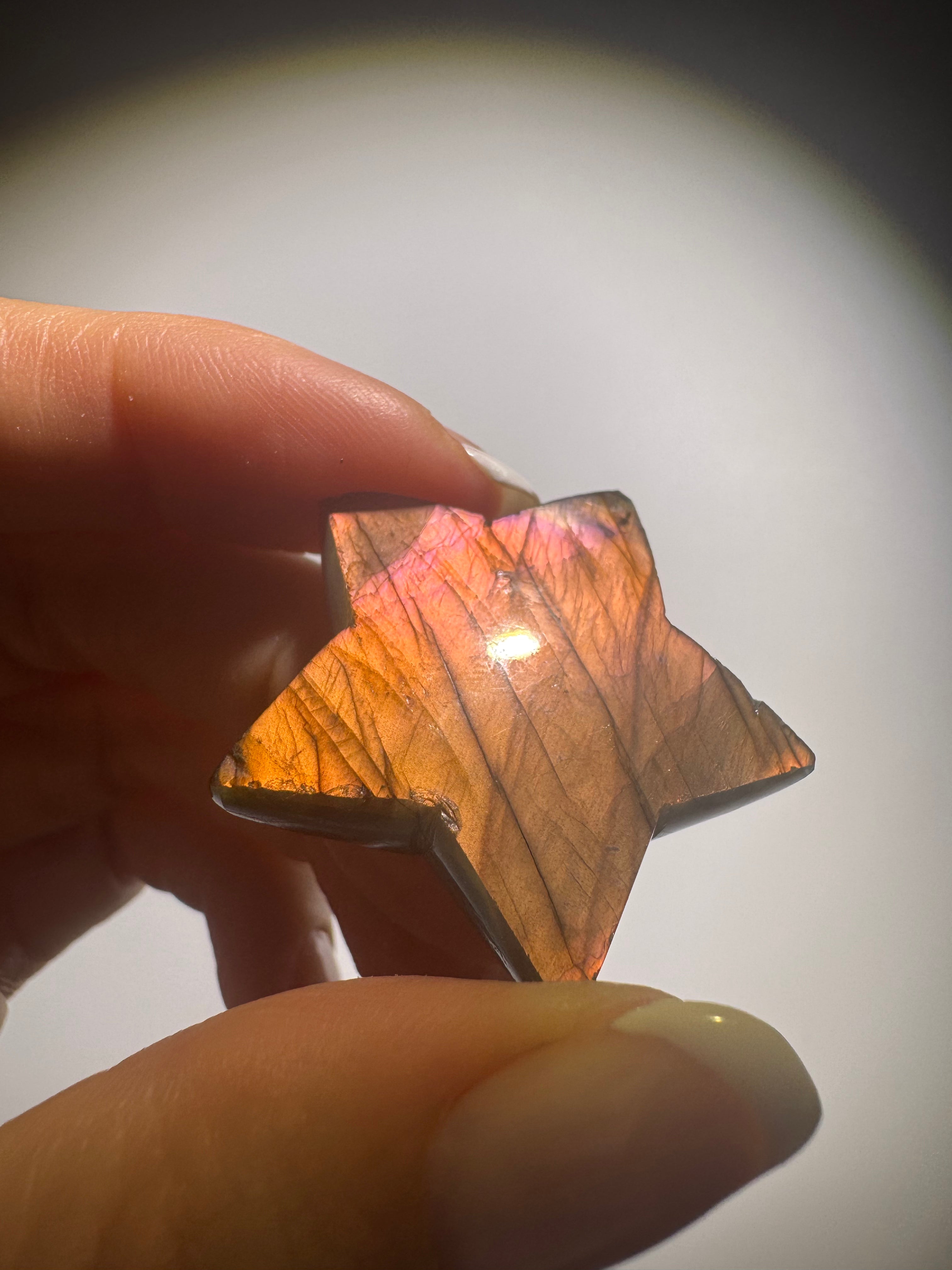 Labradorit-Stern 3,5 cm – Pink-Gold Flash – Edelstein aus Indien – handmade & selten