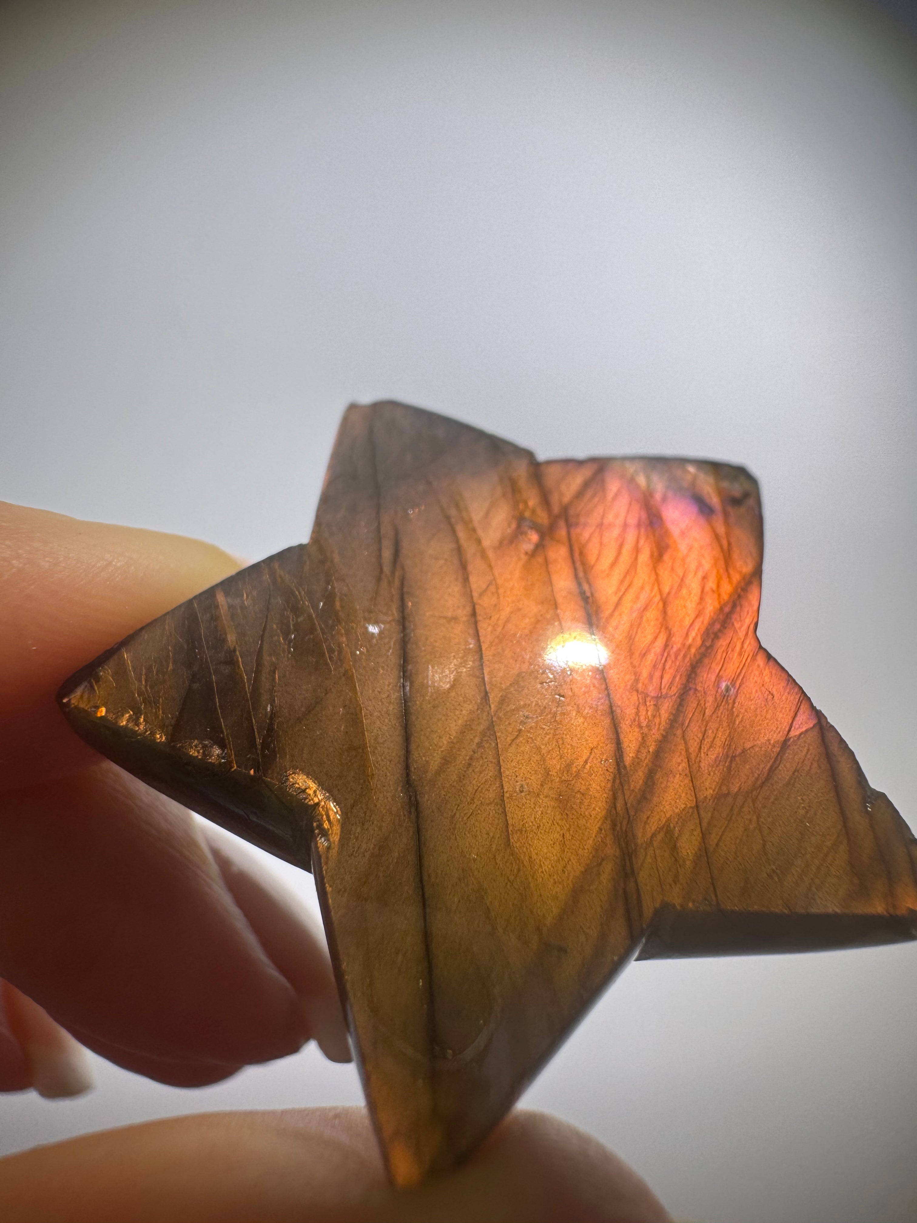 Labradorit-Stern 3,5 cm – Pink-Gold Flash – Edelstein aus Indien – handmade & selten