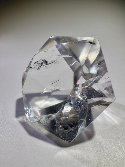 Facettierter Bergkristall geschliffen wie ein Diamant – 4.8  cm – Klarer Edelstein