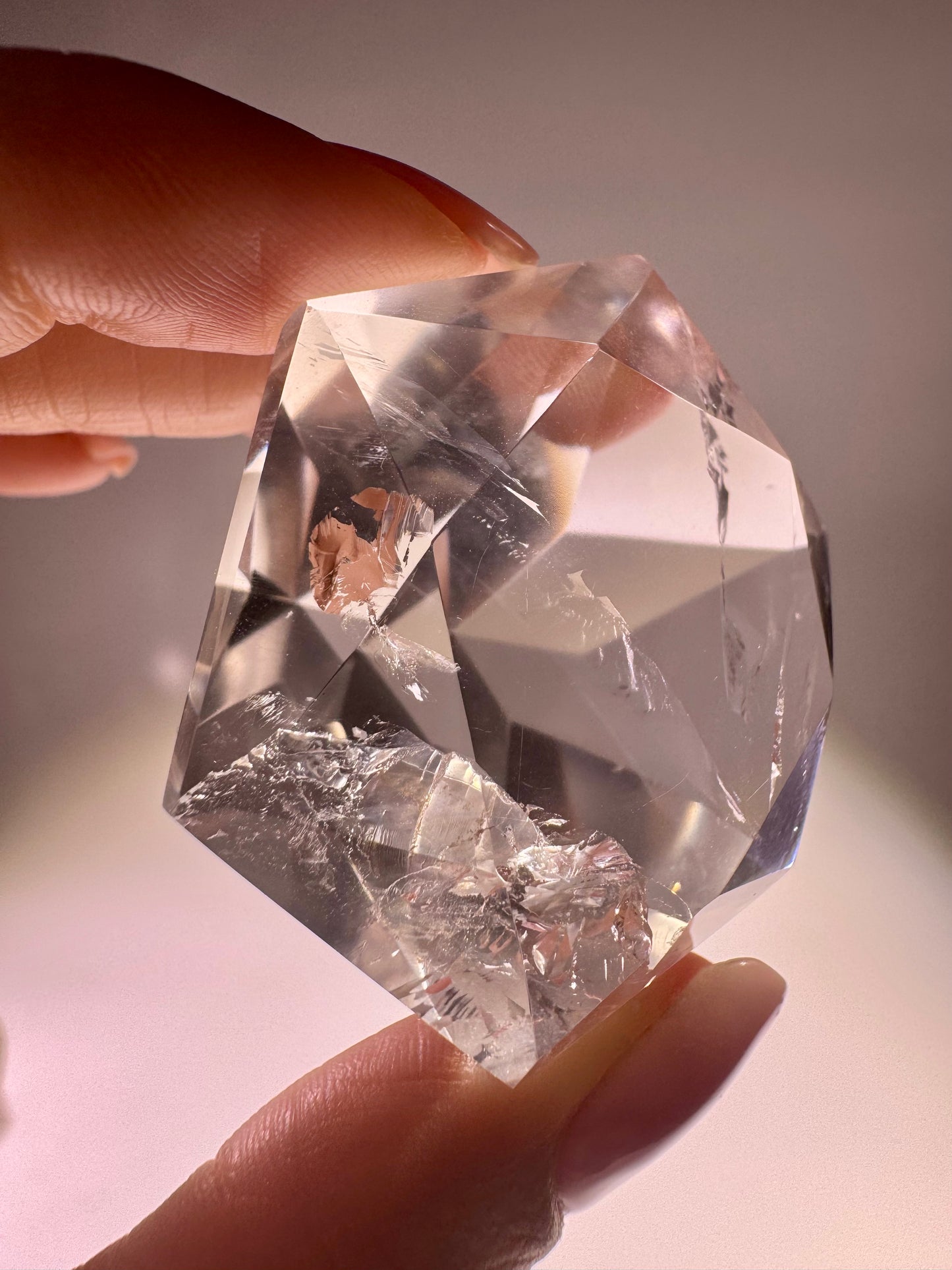 Facettierter Bergkristall geschliffen wie ein Diamant – 4.8  cm – Klarer Edelstein