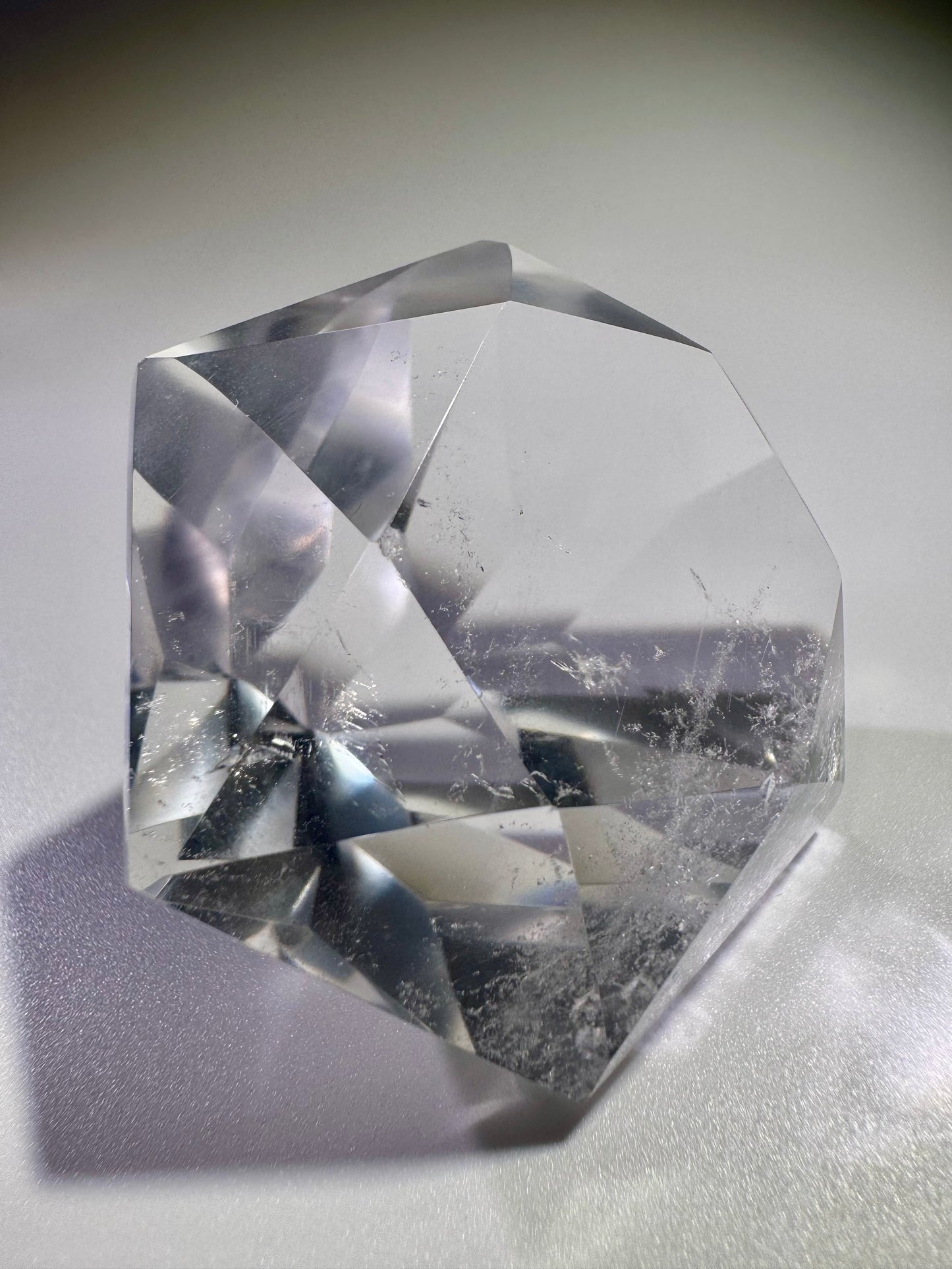 Exklusiver Bergkristall 💫 mit Diamantschliff – 5,2 cm – Hochreiner Edelstein mit Lichtspiel