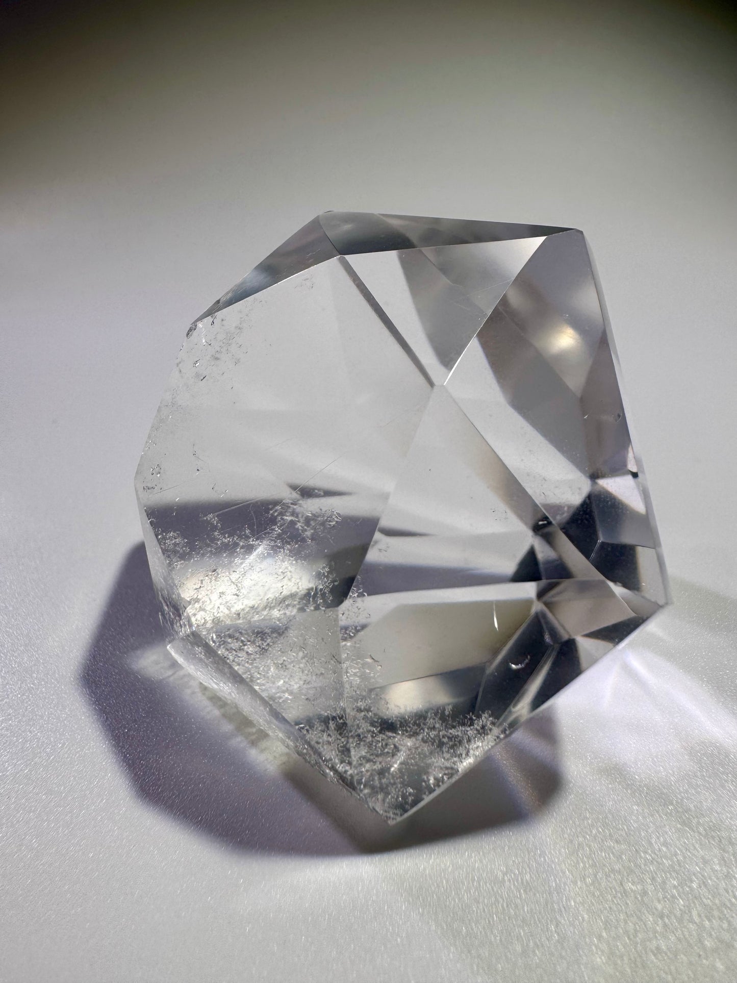 Exklusiver Bergkristall 💫 mit Diamantschliff – 5,2 cm – Hochreiner Edelstein mit Lichtspiel