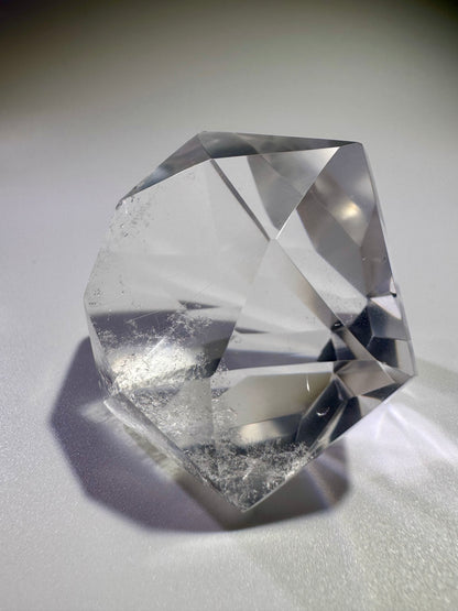 Exklusiver Bergkristall 💫 mit Diamantschliff – 5,2 cm – Hochreiner Edelstein mit Lichtspiel