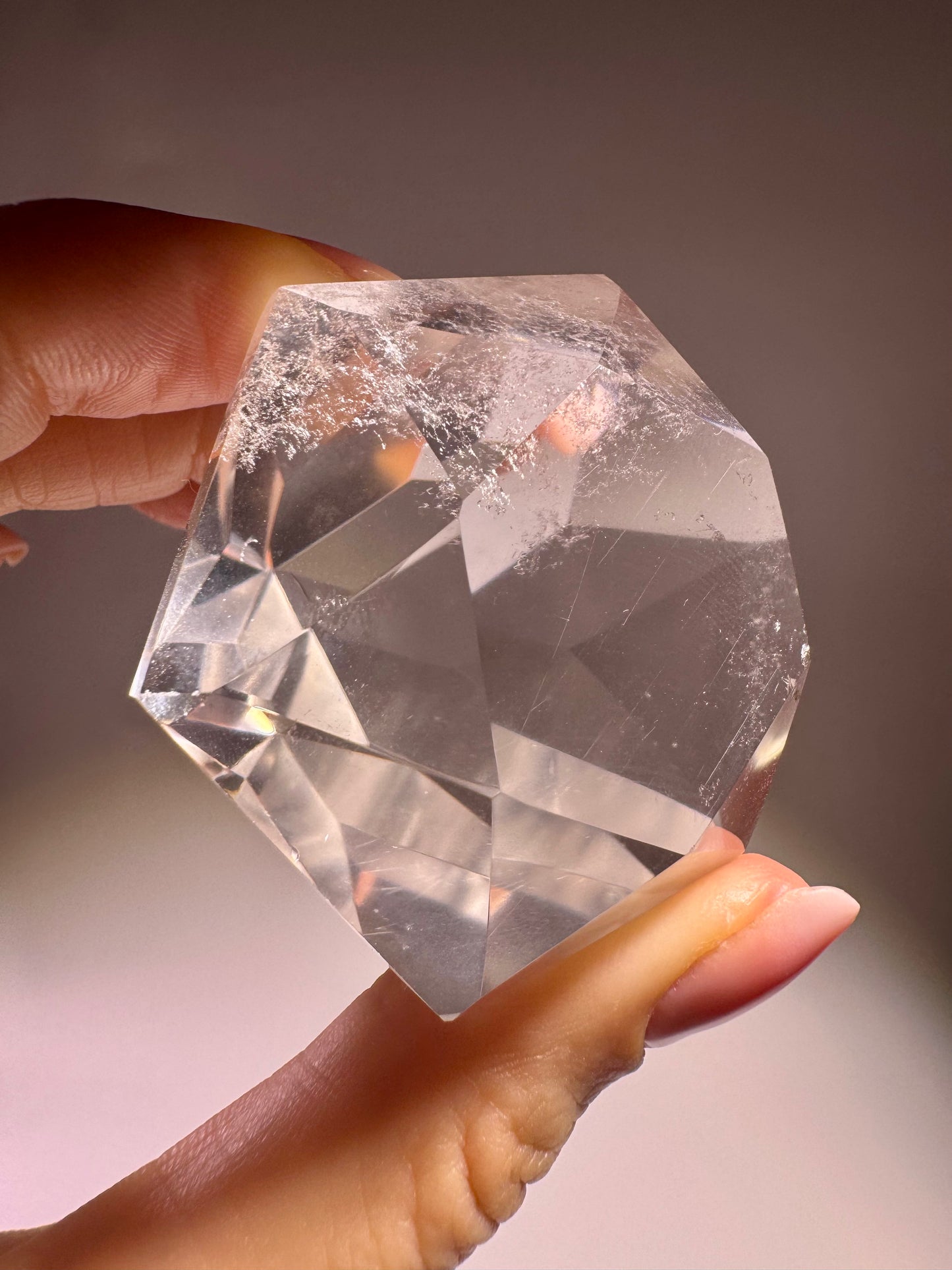 Exklusiver Bergkristall 💫 mit Diamantschliff – 5,2 cm – Hochreiner Edelstein mit Lichtspiel