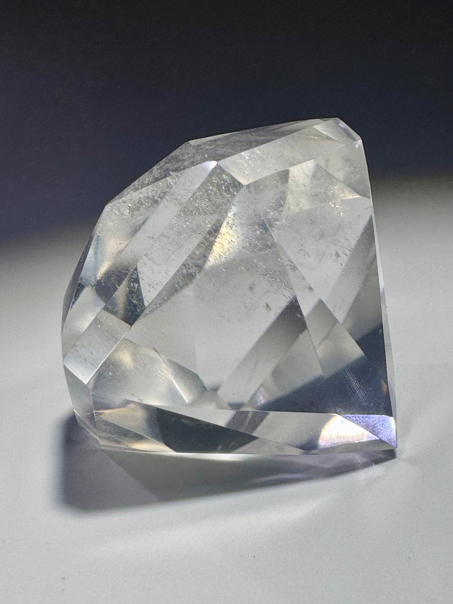 Exklusiver Bergkristall 💫 mit Diamantschliff – 4.1 cm – Hochreiner Edelstein mit Lichtspiel