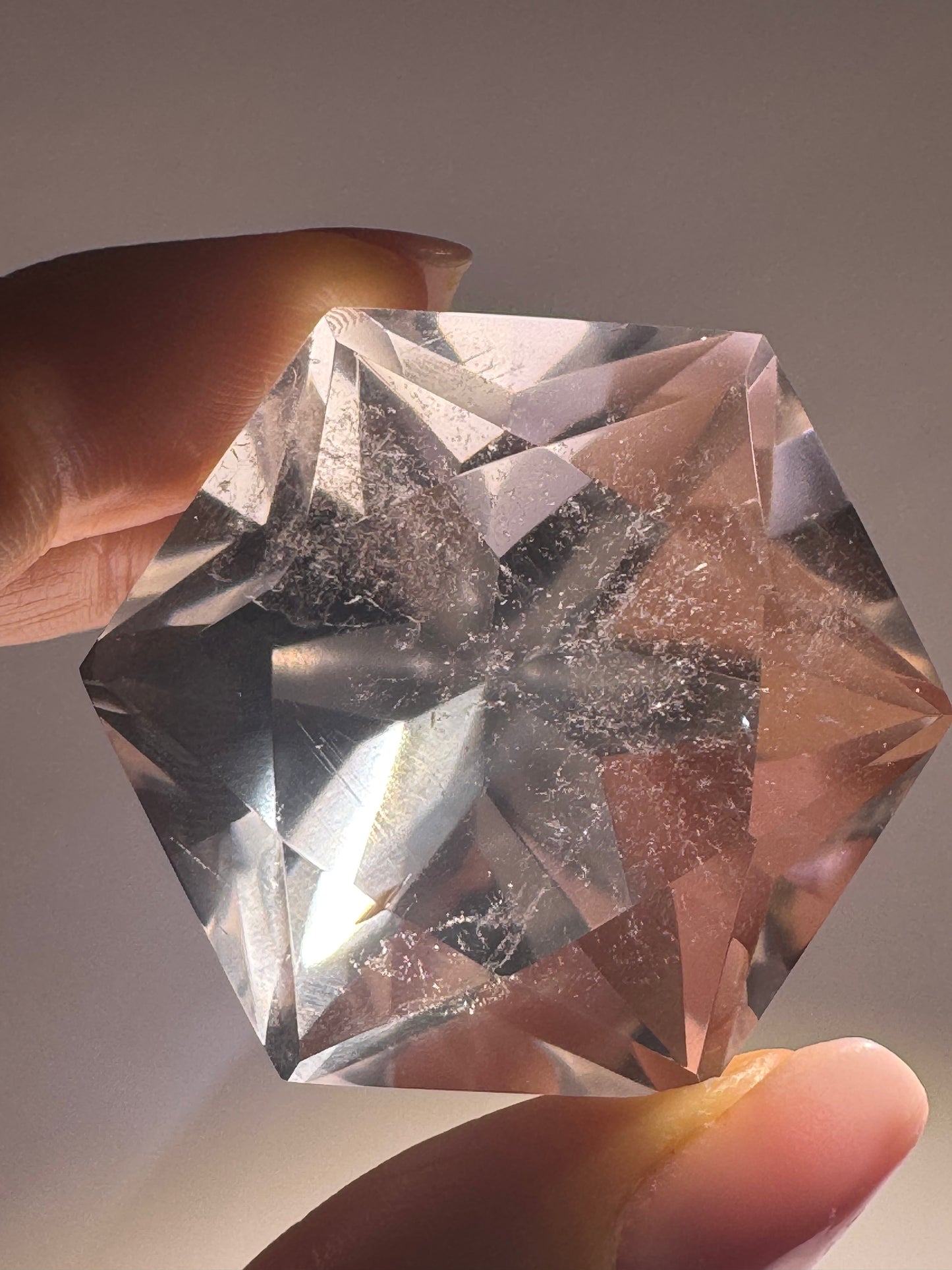 Exklusiver Bergkristall 💫 mit Diamantschliff – 4.1 cm – Hochreiner Edelstein mit Lichtspiel