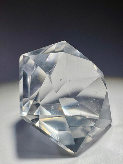 Ultraklarer facettierter Bergkristall 💎 4,8 cm – Diamantschliff & Lichtspiel – 66 g Edelstein aus Brasilien